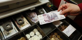 Руски БДП већи него 2021, рубља се враћа на старе позиције