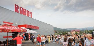 Ланац маркета ,,Робот“ отворен у И.Илиџи – ГЛАС РЕГИЈЕ.057