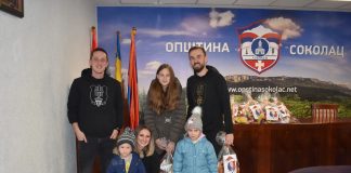 Хуманитарна организација „28. јун“ подијелила око 90 новогодишњих пакетића – ГЛАС РЕГИЈЕ.057