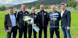 Lijep gest: Cvijeće za prvu fudbalsku sudijnicu koja je sa Pala – GLAS REGIJE.057