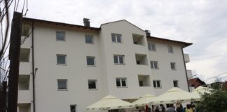 Уручени кључеви станова за 15 расељених породица – ГЛАС РЕГИЈЕ.057