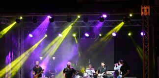 Неле Карајлић пјевао на тргу – ГЛАС РЕГИЈЕ.057