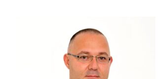 Dr Šaponjić dao krv pacijentkinji i operisao je – GLAS REGIJE.057