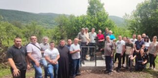 Подигнут споменик стрељаним четницима у селу Калиманићи – 057.гр