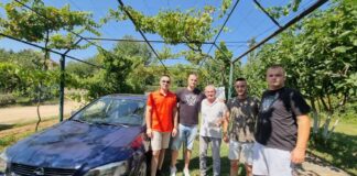 „Vukovi“ sa Pala donirali vozilo srpskom povratniku u Mostar – 057.gr