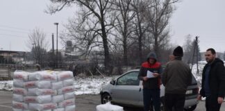 Црвени крст „Романија“ подијелио шест тона брашна – 057.ГР